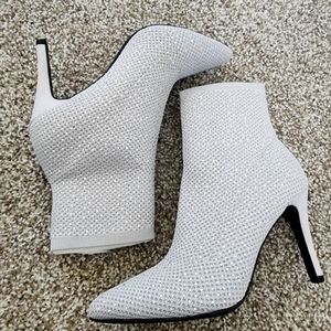 Mia mercy gray knit heel booties new in box Women's size 8 stretchy Jewell gem